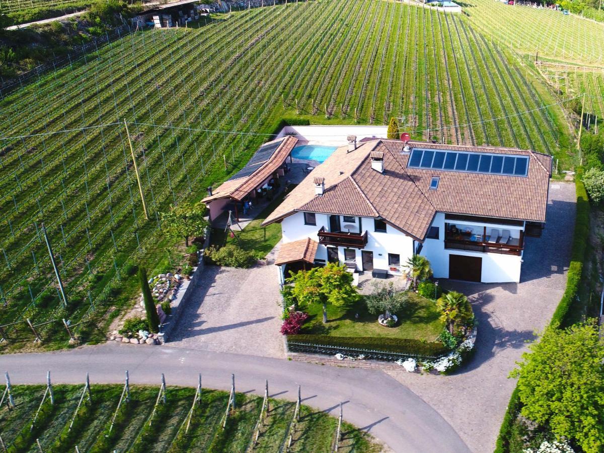 Strahlerhof Apartment Appiano Sulla Strada Del Vino Luaran gambar